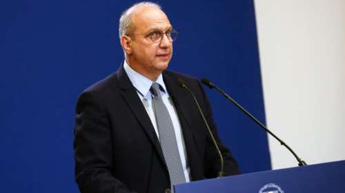 Παραίτηση Οικονόμου ζητά ο ΣΥΡΙΖΑ -  Αναμενόμενος ο πανικός τους για την παραπομπή Παπαγγελόπουλου, απαντά ο κυβερνητικός εκπρόσωπος