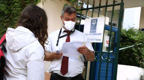 Ηράκλειο: Μπλόκο σε μητέρα αρνήτρια του κορονοϊού που δεν ήθελε self test και μάσκα για τον γιο της