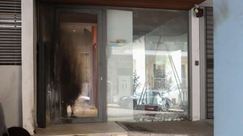 Επιθέσεις Ρουβίκωνα και γκαζάκια στα σπίτια Καμπουράκη και Ντούμα: Καταδικάζουν κυβέρνηση και ΚΙΝΑΛ