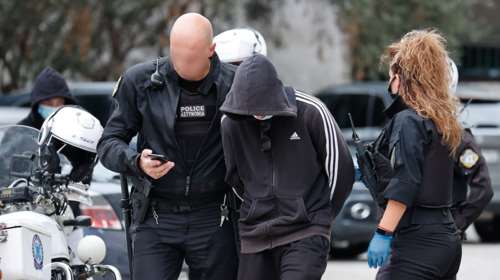 ΕΠΑΛ Ευόσμου: 38 προσαγωγές μαθητών για τα οδοφράγματα και τον πετροπόλεμο [βίντεο - εικόνες]