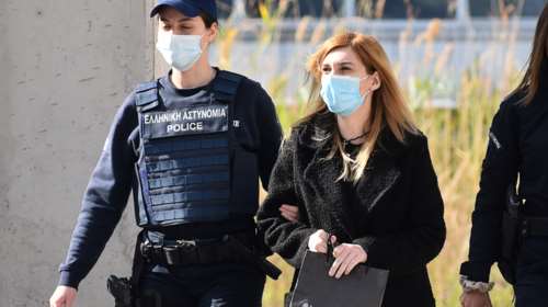 Ρούλα Πισπιρίγκου: Οι απορίες του πατέρα της για τον θάνατο της Ίριδας - &quot;Πώς γίνεται να φεύγουν και να κάνουν ΚΑΡΠΑ στην κουζίνα&quot;