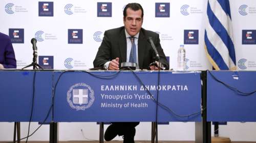 &quot;Έβαλε τα κλάματα ο γιος μου&quot;: Ο Πλεύρης περιγράφει πώς έγινε η επίθεση με το γιαούρτι