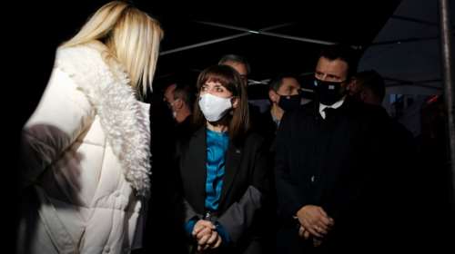 Θεσσαλονίκη: Πολίτης ζήτησε από τη Σακελλαροπούλου lockdown για τους ανεμβολίαστους - Η απάντηση της Προέδρου