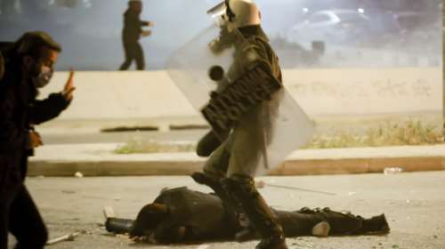 Επεισόδια στη Νέα Σμύρνη: Απαλλάσσεται με βούλευμα ο &quot;Ινδιάνος&quot; για την άγρια επίθεση στον αστυνομικό