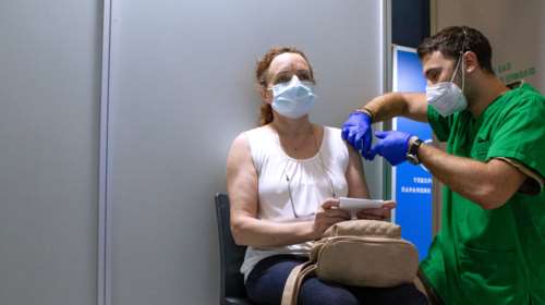 Εμβολιασμοί: Προβληματίζουν οι 82 δήμοι με ποσοστό κάτω από το 35% - Ποιοι αναλαμβάνουν να πείσουν τους πολίτες