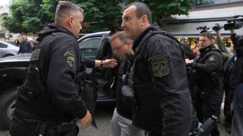 Λάρισα: &quot;Ήμουν πάντα δίπλα του - Πρέπει να είχε πιει λίγο&quot; είπε ο πατέρας του μητροκτόνου