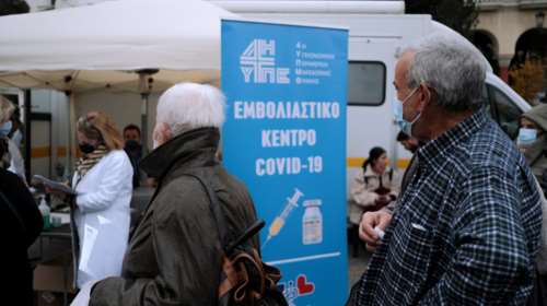 Πάνω από 15.000 άνω των 60 ετών εμβολιάστηκαν μετά το πρόστιμο - Τι θα γίνει με όσους έχουν εμβολιαστεί εκτός Ελλάδας