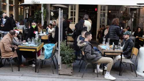 Κορονοϊός: Γιατί η Επιτροπή αποφάσισε χαλάρωση των μέτρων με 100 θανάτους την ημέρα