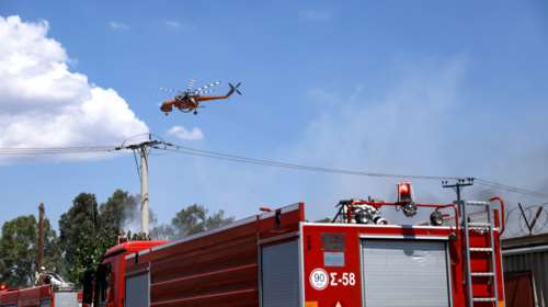 Φωτιά στην Παιανία: Κινητοποιήθηκαν επίγεια και εναέρια μέσα της Πυροσβεστικής