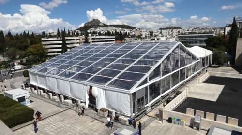 Το υπουργείο Πολιτισμού ανακαλεί την άδεια παραχώρησης για την μεταλλική κατασκευή μπροστά από το Καλλιμάρμαρο