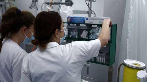Η ακτινογραφία της πανδημίας: Αυξάνονται οι νοσηλείες και οι διασωληνώσεις - Σταθερά τα κρούσματα [πίνακας]