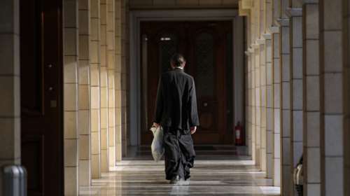 Χανιά: Η 64χρονη έγραφε σε ημερολόγιο το μαρτύριο που ζούσε από τον ιερέα - Από τα 14 της τη βίαζε και τη χτυπούσε