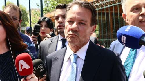 Στην Ευελπίδων ο Λύτρας: Σίγουρη η προφυλάκισή του - &quot;Πραγματικά, απορώ&quot;, δήλωσε μετά την παράδοσή του