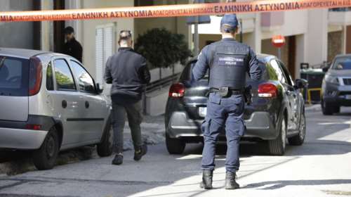 Ηλιούπολη: Γυμνός βρέθηκε ο 36χρονος - Τα ίχνη αίματος που δείχνουν ότι σκότωσε τη μητέρα του κι αυτοκτόνησε