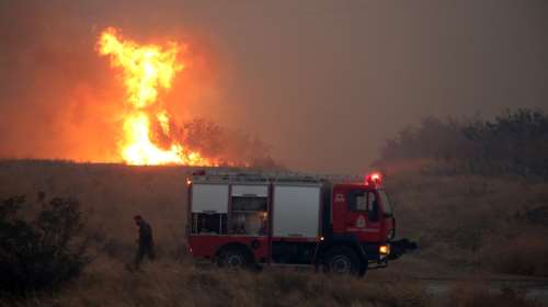 Φωτιά στην Αλεξανδρούπολη: Το συνεργείο του Mega και δύο κάτοικοι εγκλωβίστηκαν στις φλόγες [Βίντεο]