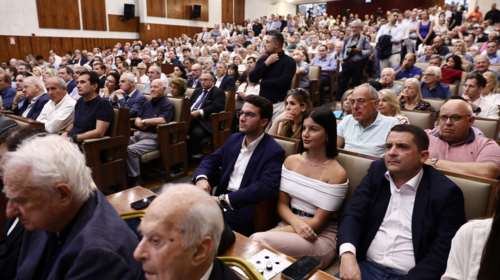 Με τα παιδιά τους στο Πολεμικό Μουσείο: Τα δίδυμα του Καραμανλή και ο γιος του Σαμαρά [εικόνες]