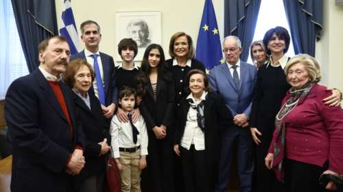 Παύλος Μπακογιάννης: Το όνομά του δόθηκε σε αίθουσα του Κοινοβουλίου - Σύσσωμη η οικογένειά του στην τελετή [εικόνες - βίντεο]