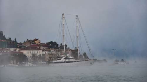 &quot;Εβρασε&quot; η θάλασσα στο Ναύπλιο - Τι είναι το φαινόμενο sea smoke [εντυπωσιακές εικόνες]
