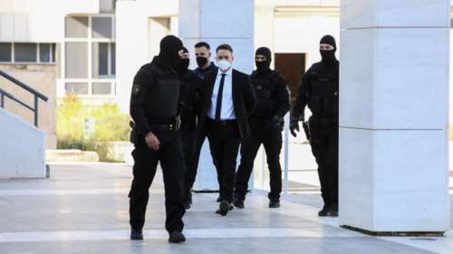 Μπάμπης Αναγνωστόπουλος: Οργή στο Twitter μετά την απολογία του -  &quot;Αλήτη, τέρας, σταμάτα το θέατρο&quot;