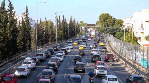 Κίνηση στους δρόμους: Στο κόκκινο ο Κηφισός ύστερα από καραμπόλα στη Λένορμαν – Δείτε live την κίνηση