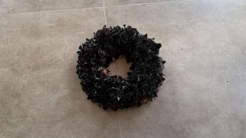 Απίστευτο σκηνικό στη Ρόδο: &quot;Γάζωσαν&quot; με 14 σφαίρες σπίτι επιχειρηματία και άφησαν μαύρο στεφάνι στην είσοδο