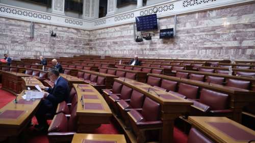 Ομαδικά "πυρά" από την αντιπολίτευση στην κυβέρνηση για το σκάνδαλο του ΟΠΕΚΕΠΕ