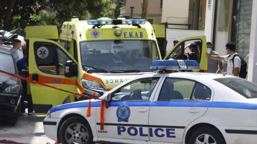 Άνδρας απειλεί να πέσει από γέφυρα στη λεωφόρο Σχιστού