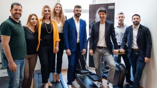 Σάκης Ρουβάς: H Technogym συνεργάζεται με τον κορυφαίο Έλληνα σταρ για καλό σκοπό