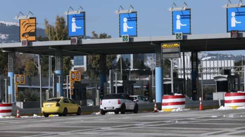 Τροχαίο στην έξοδο της Αττικής Οδού προς Λαμία - Συγκρούστηκαν φορτηγά