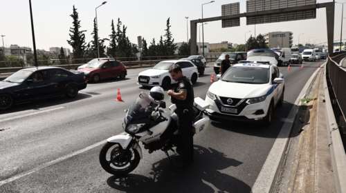 Σύγκρουση φορτηγών με ΙΧ στον Κηφισό: Στο νοσοκομείο δύο μικρά παιδιά για προληπτικούς λόγους