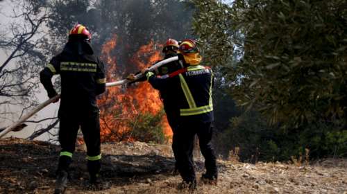 Φωτιά στην Ανατολική Μάνη: Μάχη με τις αναζωπυρώσεις - Κινδύνευσαν Γέρμα και Σκαμνάκι [εικόνες]
