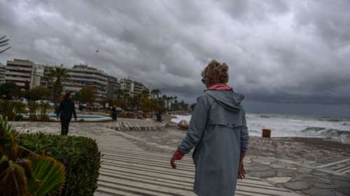 Καιρός: Τσουχτερό κρύο με τοπικές βροχές σήμερα, Κυριακή - Προσοχή στον παγετό