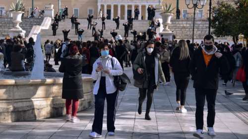 Ο Γκίκας Μαγιορκίνης για τους &quot;τρεις μύθους της υπερβάλλουσας θνησιμότητας&quot; του κορονοϊού στην Ελλάδα