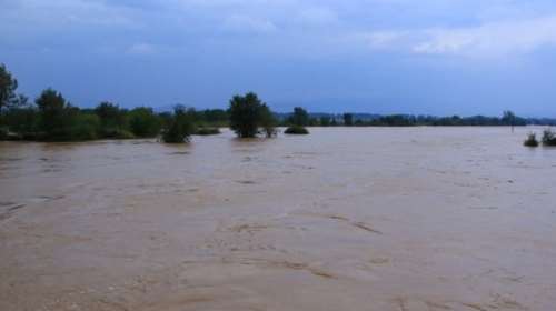 Κακοκαιρία Byron: Υπερχείλισαν Ενιπέας και Πηνειός - Ήχησε το 112 σε Υπέρεια και άλλα 4 χωριά