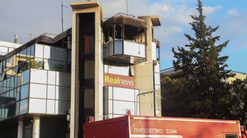 Real FM: Δύο οι δράστες της εμπρηστικής επίθεσης - Είχαν καλυμμένα χαρακτηριστικά με κουκούλες