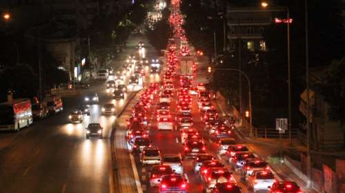 Live η κίνηση στους δρόμους: Απίστευτο μποτιλιάρισμα στην Αθήνα - Ουρές χιλιομέτρων