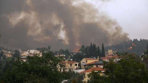 Στο πειθαρχικό γνωστή δικηγόρος για ανάρτηση σοκ: &quot;Κάνω προσευχή και βουντού να καεί η Εκάλη και το Καστρί&quot;