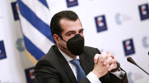 Ο Πλεύρης απαντά στον ΣΥΡΙΖΑ για τη μετάδοση του κορονοϊού σε ανοιχτούς χώρους και τις μάσκες