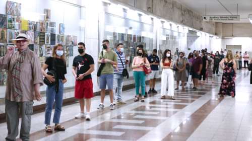 Σύνταγμα: Κοσμοσυρροή και ουρές για ένα δωρεάν rapid test λίγο πριν φύγουν διακοπές [εικόνες]