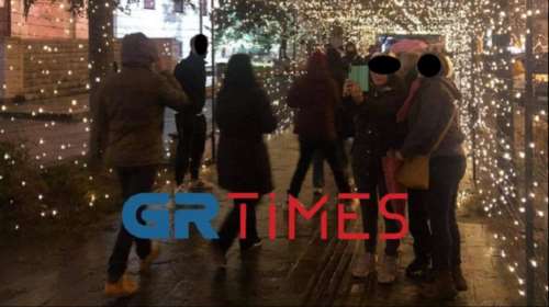 Ιωάννινα: Τα Χριστούγεννα έφεραν συνωστισμό στους στολισμένους δρόμους [εικόνες]