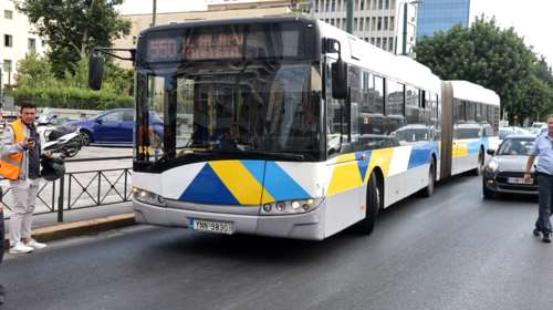 Τροχαίο στη Συγγρού: Λεωφορείο συγκρούστηκε με ΙΧ - Πληροφορίες για 6 τραυματίες, ανάμεσά τους και ένα 5χρονο παιδί [βίντεο]