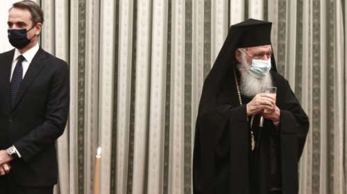Θεοφάνεια: Τελικά &quot;πέρασε&quot; της Εκκλησίας, αλλά τουλάχιστον τηρήθηκαν τα μέτρα…
