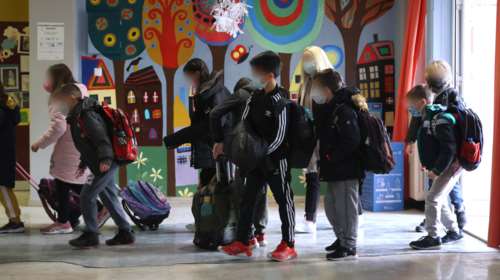 Ανοιγμα σχολείων: Πώς θα γυρίσουν οι μαθητές  - Χωρίς self test αλλά με μάσκες στις τάξεις