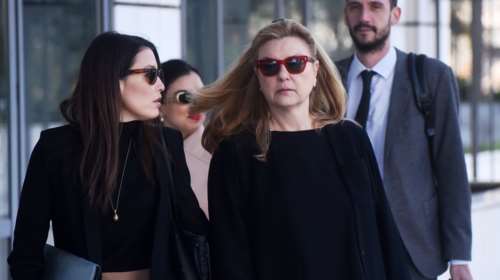 Δίκη Φιλιππίδη: &quot;Τον στηρίζω και τον αγαπώ βαθιά - Δεν είναι βιαστής&quot;, κατέθεσε η σύζυγός του, Ελπίδα Νίνου