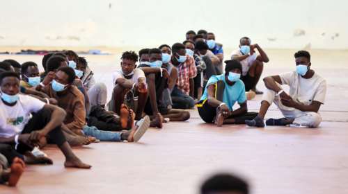 Ασφυξία στην Κρήτη λόγω μεταναστευτικού: Πάνω από 1.000 άτομα στην Αγυιά - Ζουν με δύο ντους και μία τουαλέτα