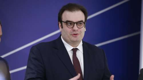 Η πρώτη ελληνική αντίδραση στους δασμούς Τραμπ: Ιστορική στροφή στον προστατευτισμό, λέει ο Πιερρακάκης