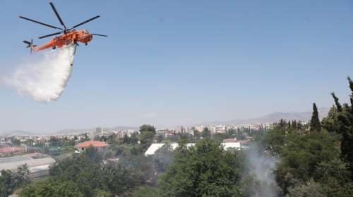 Φωτιά σε χωματερή στο Μαρκόπουλο: Σηκώθηκαν πέντε εναέρια μέσα