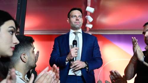 Με &quot;κομμένα φτερά&quot; και αμήχανος ο Κασσελάκης στην πρώτη του δήλωση για το φτωχό 14% στις ευρωεκλογές- Υποτονικό και το χειροκρότημα