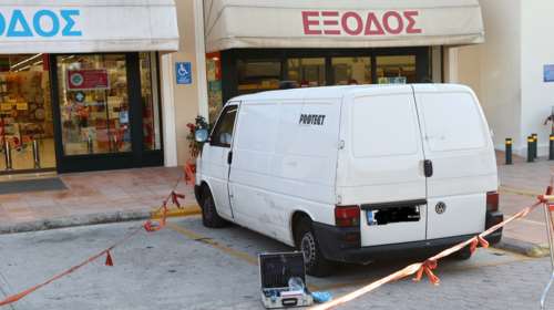 Λαύριο: Πώς έγινε η κινηματογραφική ληστεία σε χρηματαποστολή - Αυτό είναι το βαν που &quot;χτύπησαν&quot; - Σχεδόν 1,5 εκατ. η λεία