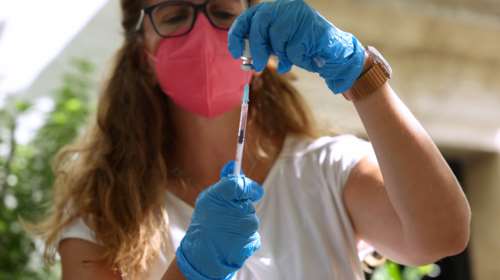 Παλαμάς Καρδίτσας: Απολύθηκαν η υπάλληλος και η νοσηλεύτρια για τη φάμπρικα των &quot;μαϊμού&quot; εμβολιασμών